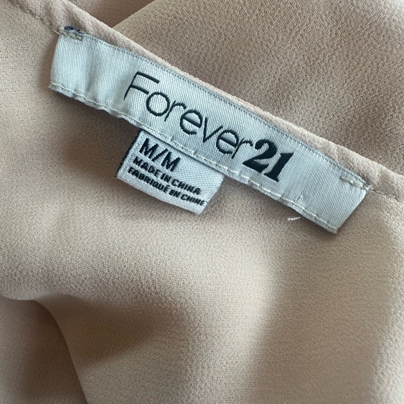 Forever 21 Soft Beige one shoulder Blouse Medium NWOT - Picture 2 of 7